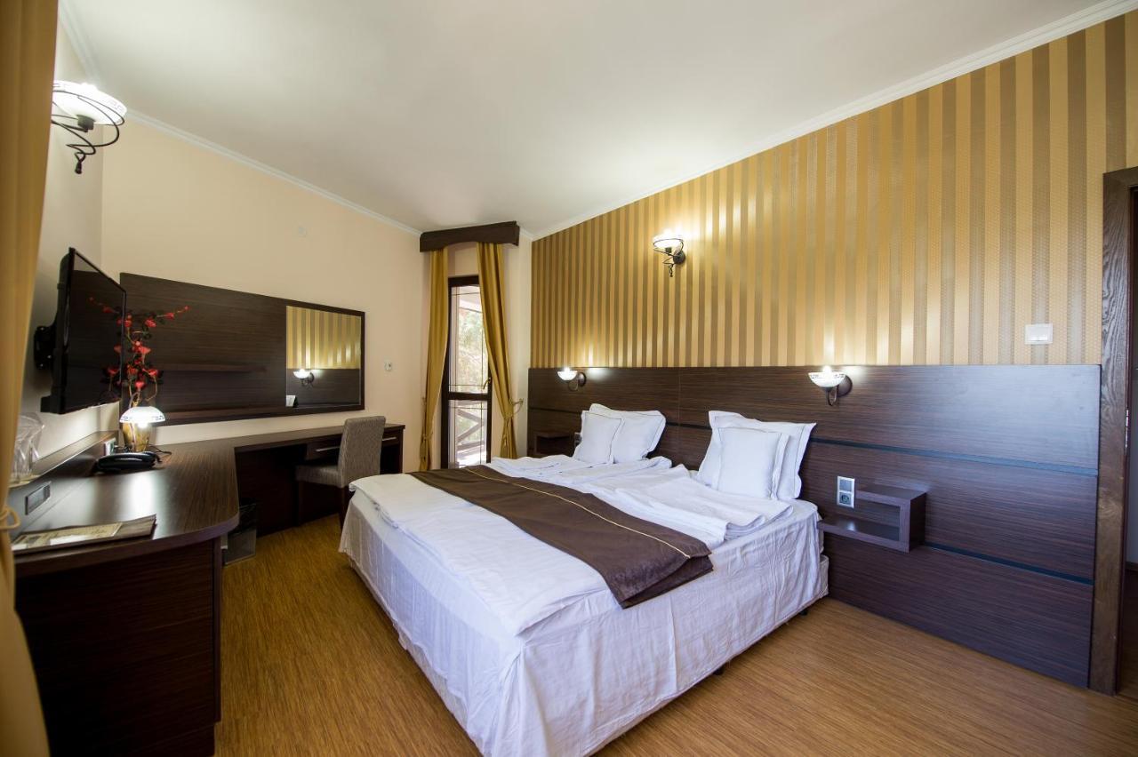 Family Hotel Hebar Batak Eksteriør billede