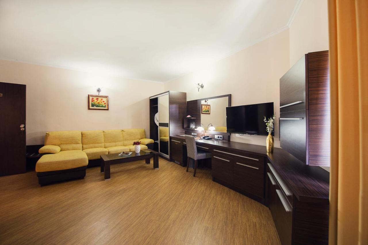 Family Hotel Hebar Batak Eksteriør billede
