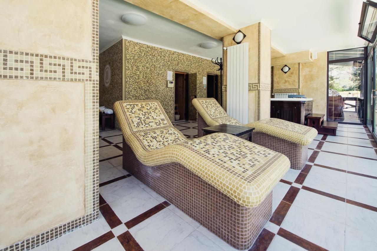 Family Hotel Hebar Batak Eksteriør billede