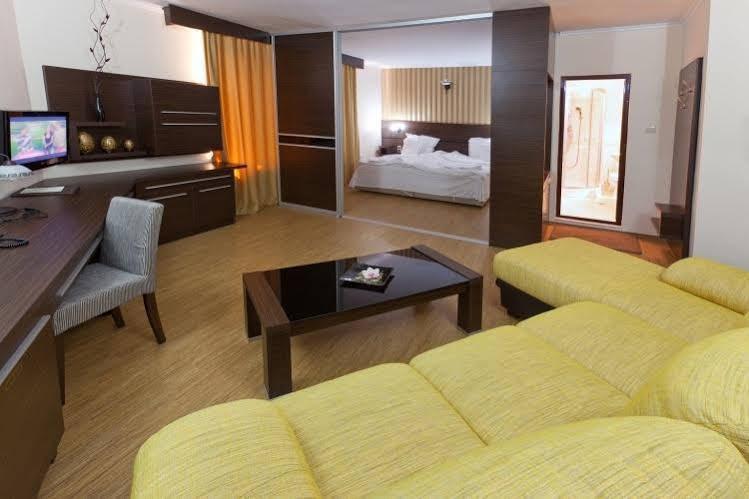 Family Hotel Hebar Batak Eksteriør billede