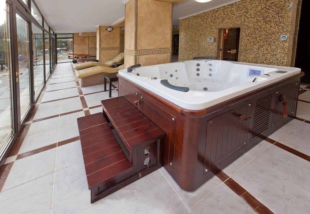 Family Hotel Hebar Batak Eksteriør billede