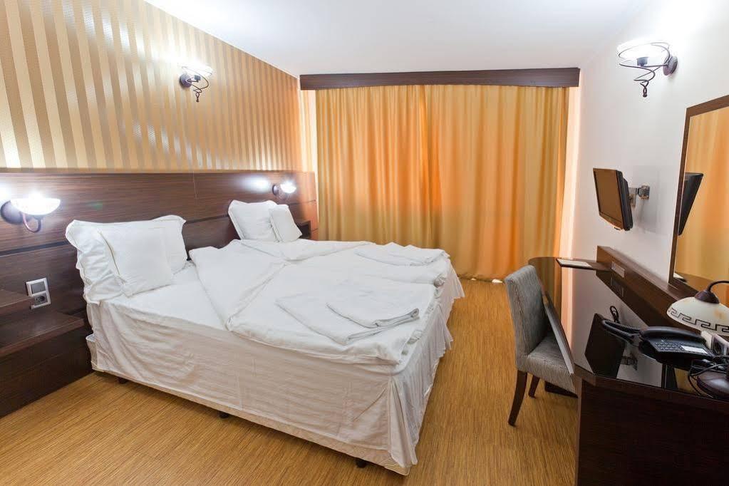 Family Hotel Hebar Batak Eksteriør billede