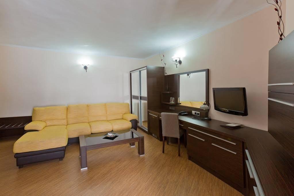 Family Hotel Hebar Batak Eksteriør billede
