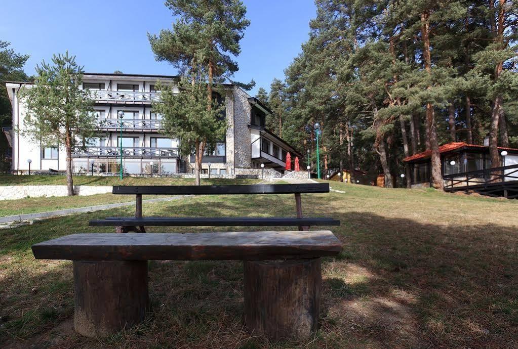 Family Hotel Hebar Batak Eksteriør billede