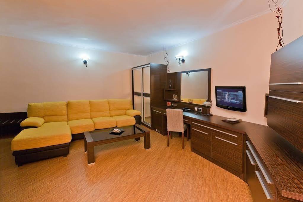 Family Hotel Hebar Batak Eksteriør billede