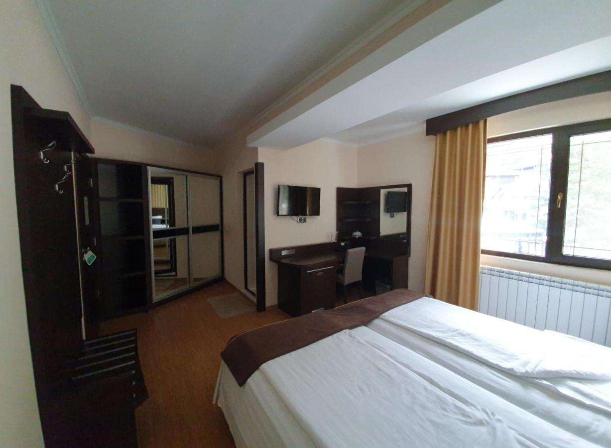 Family Hotel Hebar Batak Eksteriør billede
