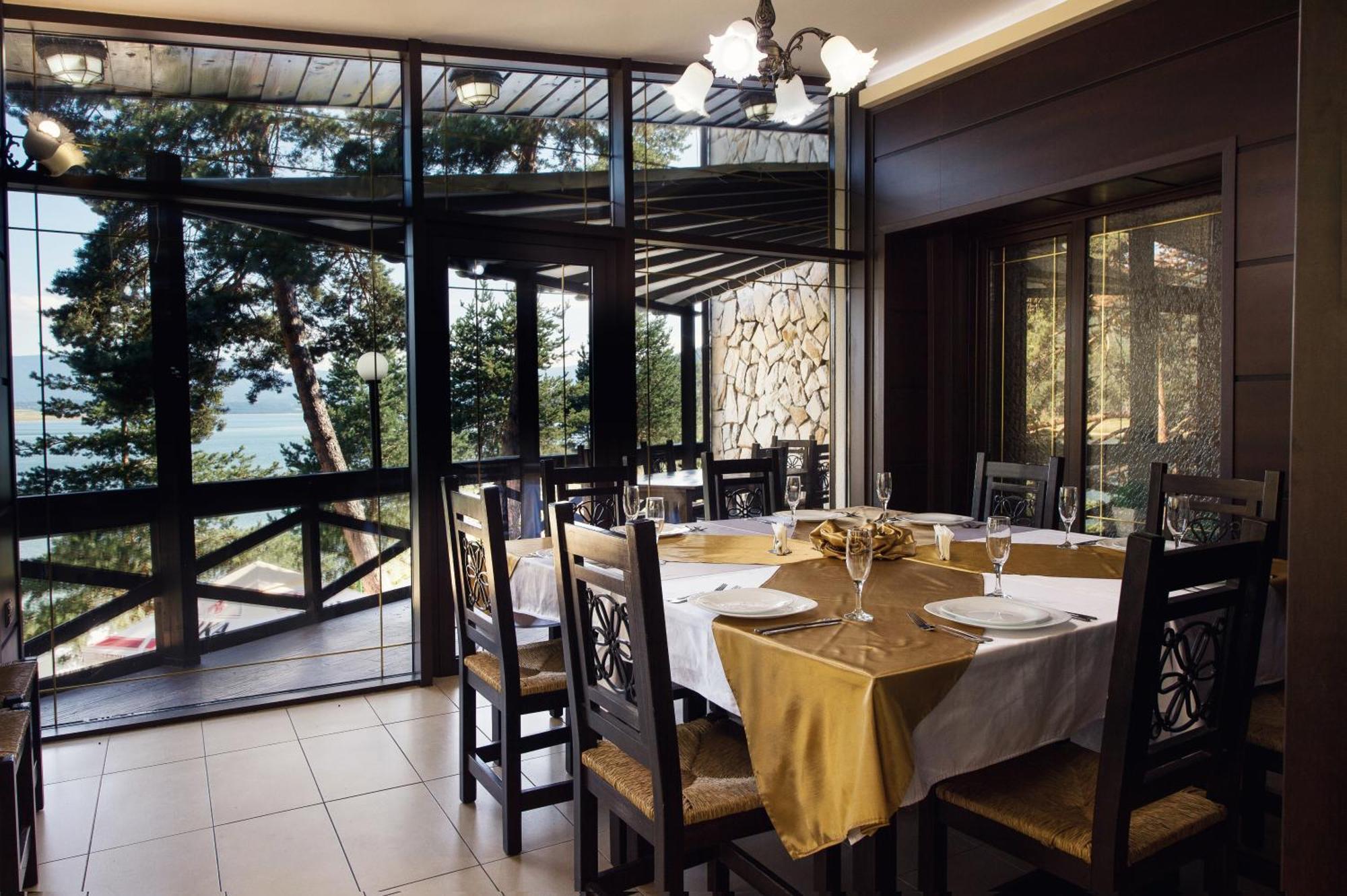 Family Hotel Hebar Batak Eksteriør billede