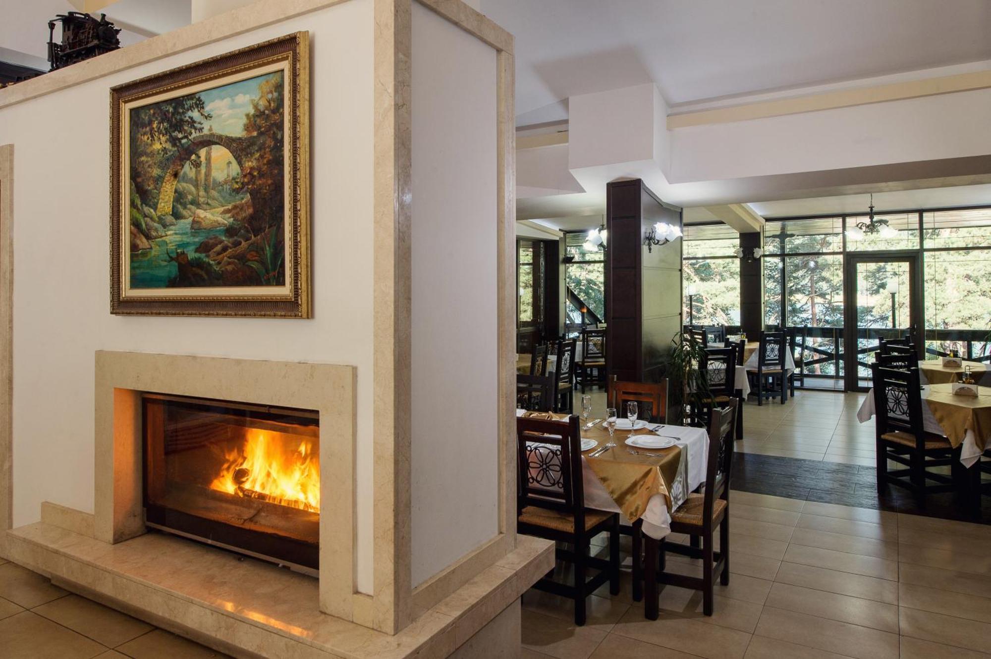 Family Hotel Hebar Batak Eksteriør billede